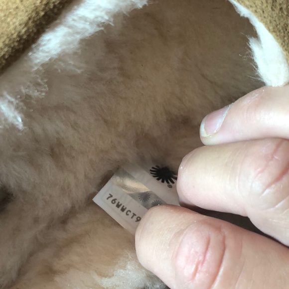 UGG Scalloped Moccasins - Picture 9 of 9